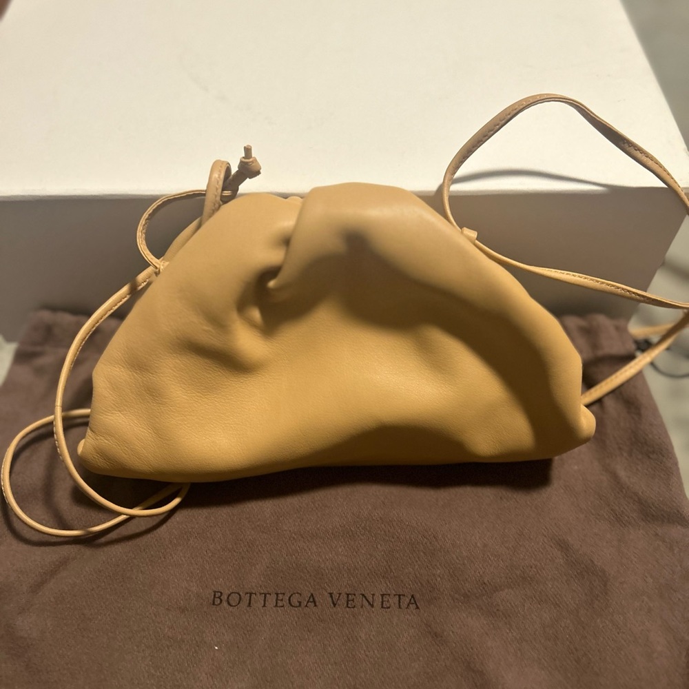 Bottega veneta mini pouch in camel